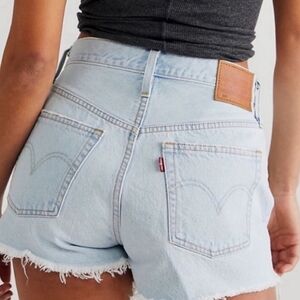 NWT 501 Levi's High Rise Cutoff Booty Jean Shorts Women's Size 30
